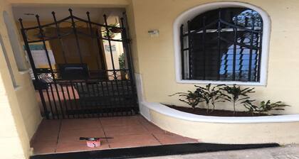 Cerca de la estación de autobuses ADO Altabrisa (R50)