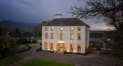 Luxurious 18th Century Manor House
Located on the grounds of Beaufort Golf Club