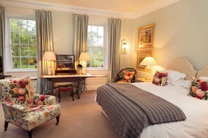 6 bedrooms, in-room safe, iron/ironing board, travel cot - Unique and luxurious place to stay. (Killarney)