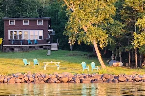 Relaxing Lakefront Getaway!!!