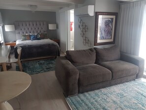 3 bedrooms, in-room safe, iron/ironing board, WiFi