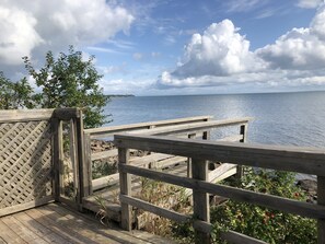 Property grounds - Beautiful, private oceanfront cottage on the Bay of Fundy (Port Williams)