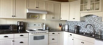 Beautiful, private oceanfront cottage on the Bay of Fundy