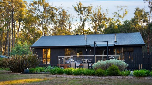 Ablac House - Tranquil Bushland Getaway