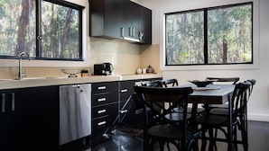 Dining - Ablac House - Tranquil Bushland Getaway (Wheatsheaf)