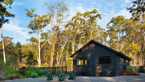 Exterior - Ablac House - Tranquil Bushland Getaway (Wheatsheaf)