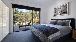 2 bedrooms, internet, bed sheets