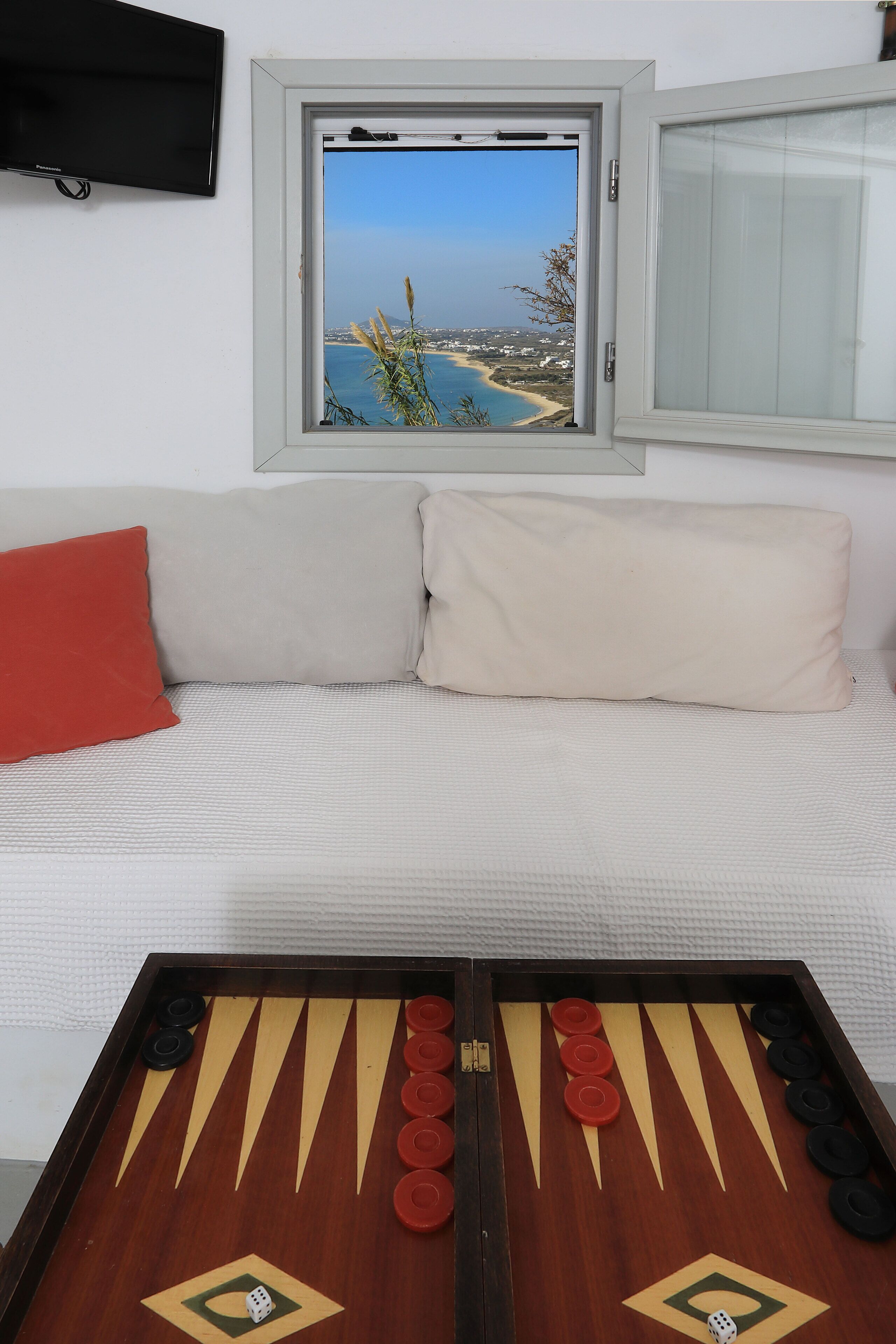 Villa Zoe unique sea view, family friendly close to town