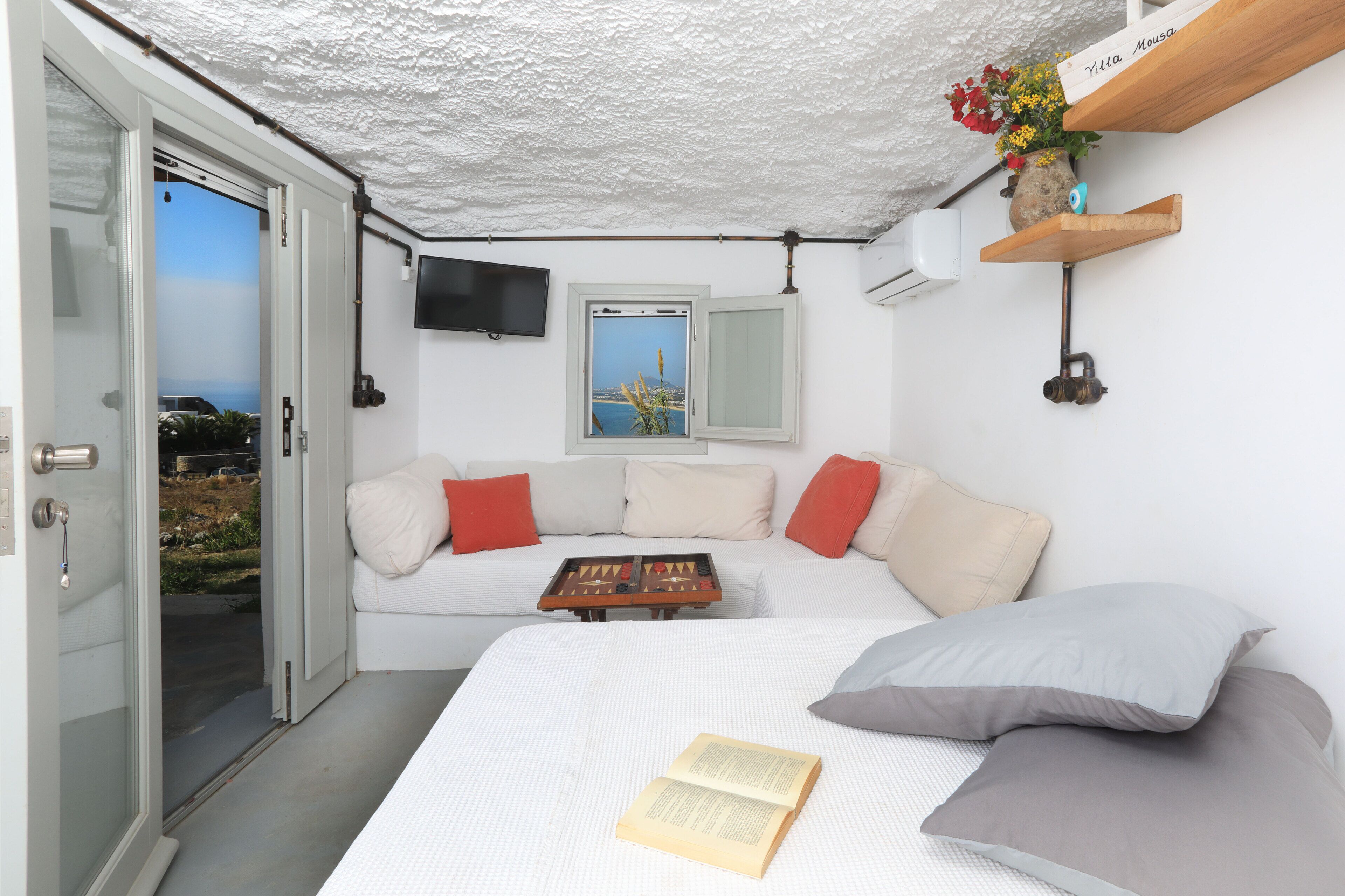 Villa Zoe unique sea view, family friendly close to town