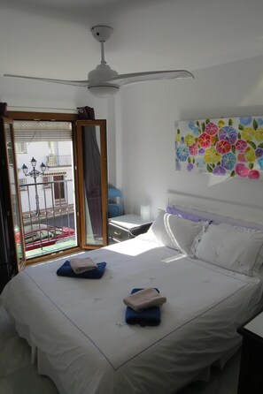 2 habitaciones, tabla de planchar con plancha, wifi y ropa de cama 