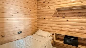 5 bedrooms, in-room safe, iron/ironing board, WiFi
