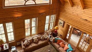 Chimenea, reproductor de DVD y estéreo