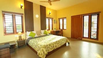 5 bedrooms, iron/ironing board, free WiFi, bed sheets