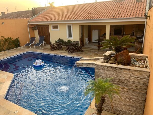 Outdoor pool - BEACH HOUSE FOR RENT OF SEASON WITH SWIMMING POOL AND BARBECUE (Itanhaém)