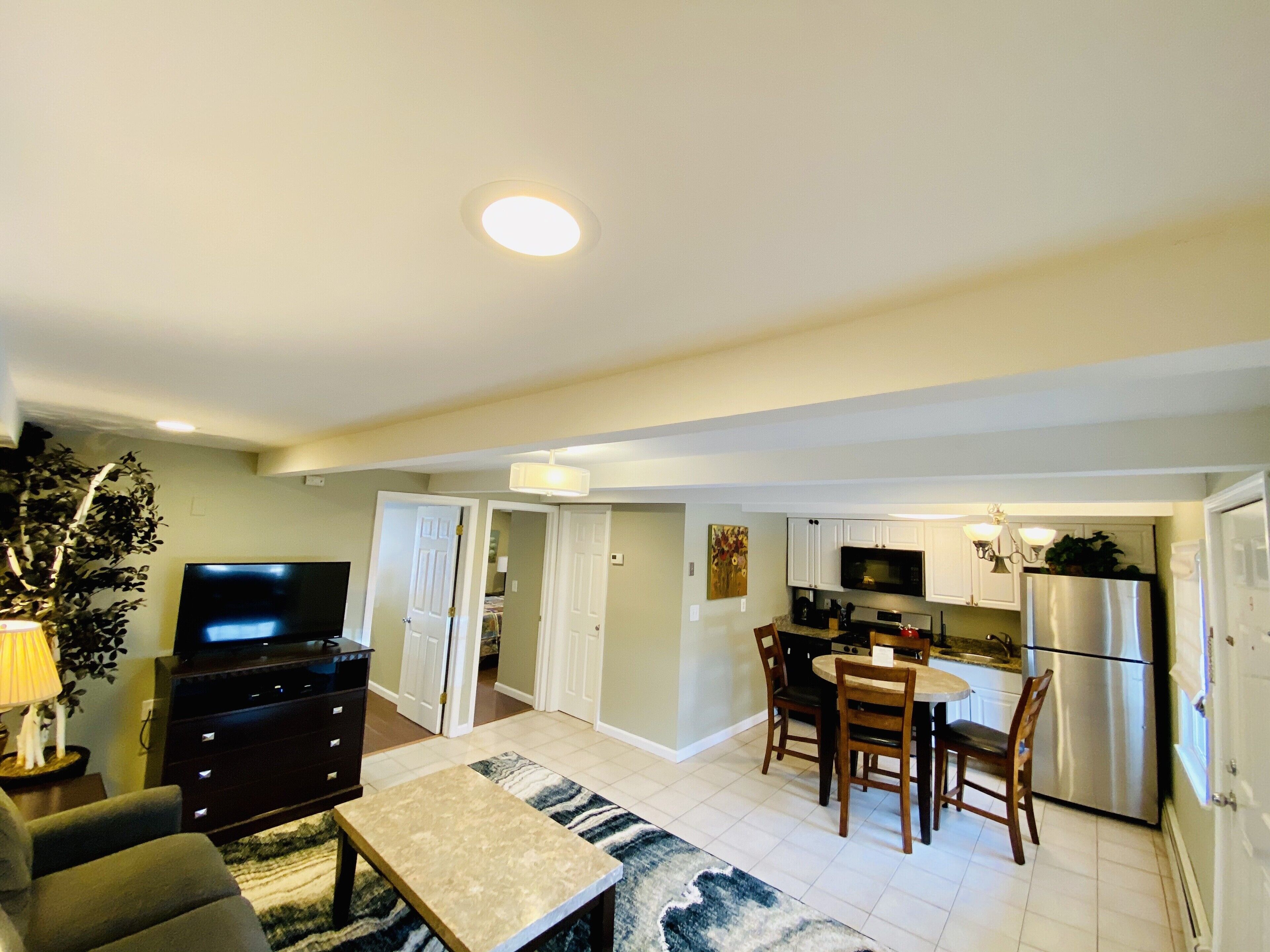 B8-  2 BR Beach Suite with on site pools . Kitchen and Living. Sleeps 6 2nd fl