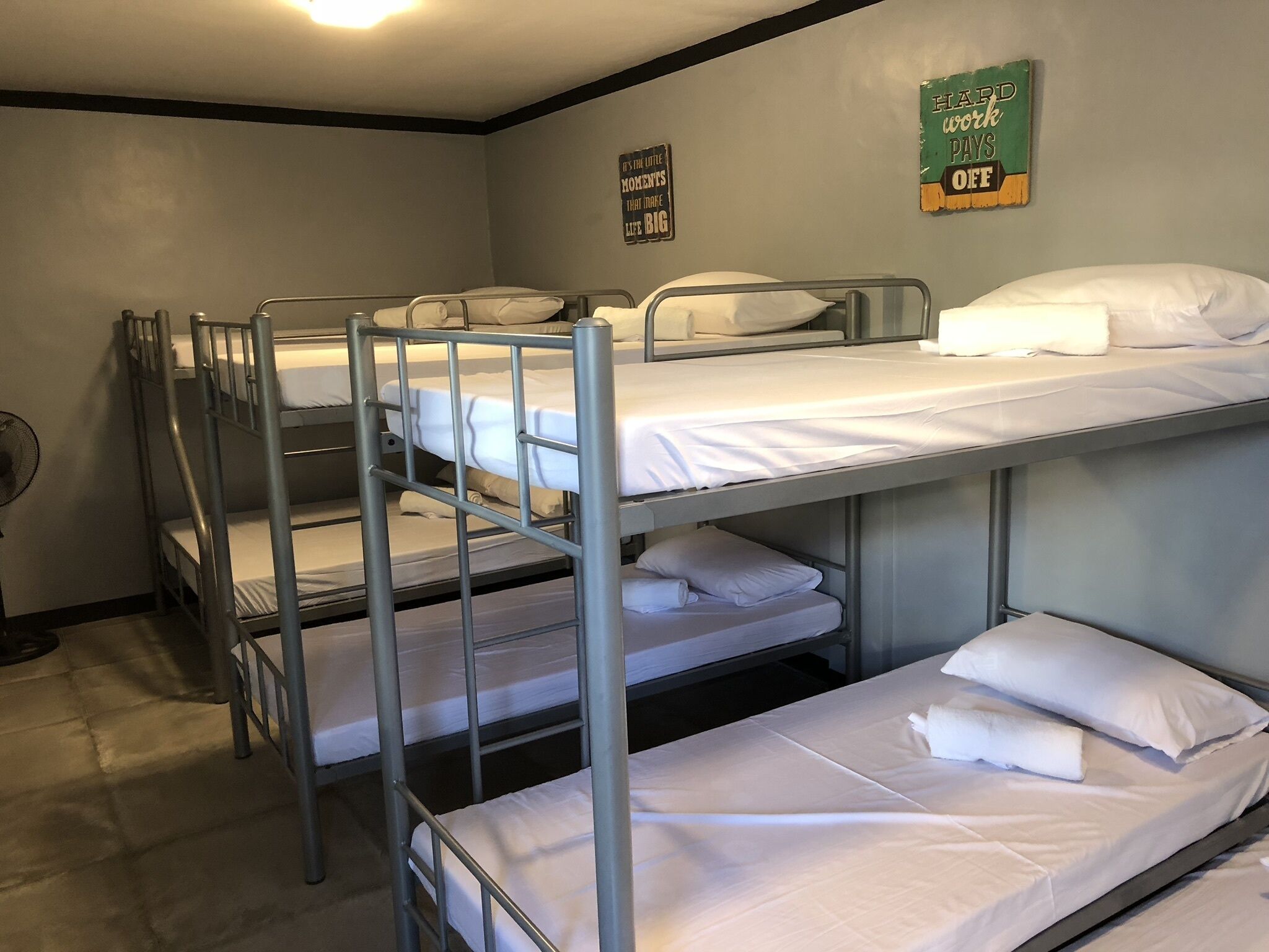 May's Pool House Near Enchanted Kingdom