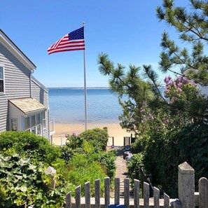 Una spiaggia nelle vicinanze, teli da spiaggia