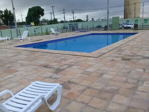 Outdoor pool - I'm renting 2 rooms near UFAL (Federal University of Alagoas) and the Shopping Mall! (Benedito Bentes)