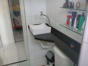 Hair dryer, soap, shampoo, toilet paper - I'm renting 2 rooms near UFAL (Federal University of Alagoas) and the Shopping Mall! (Benedito Bentes)