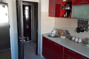 Refrigerador, microondas y cafetera y tetera