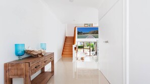 Interior - The Moorings, 15/4 Cromarty Road - stunning with water views & pool (Soldiers Point)