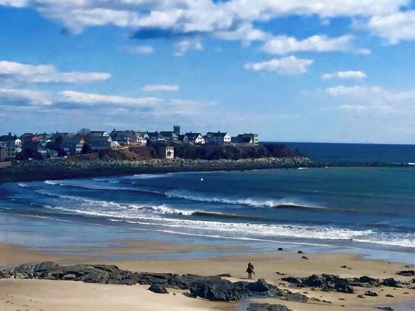 Beach nearby, sun-loungers, beach towels