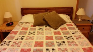 3 bedrooms, iron/ironing board, free WiFi, bed sheets