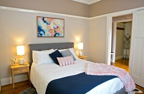 3 bedrooms, desk, iron/ironing board, free WiFi