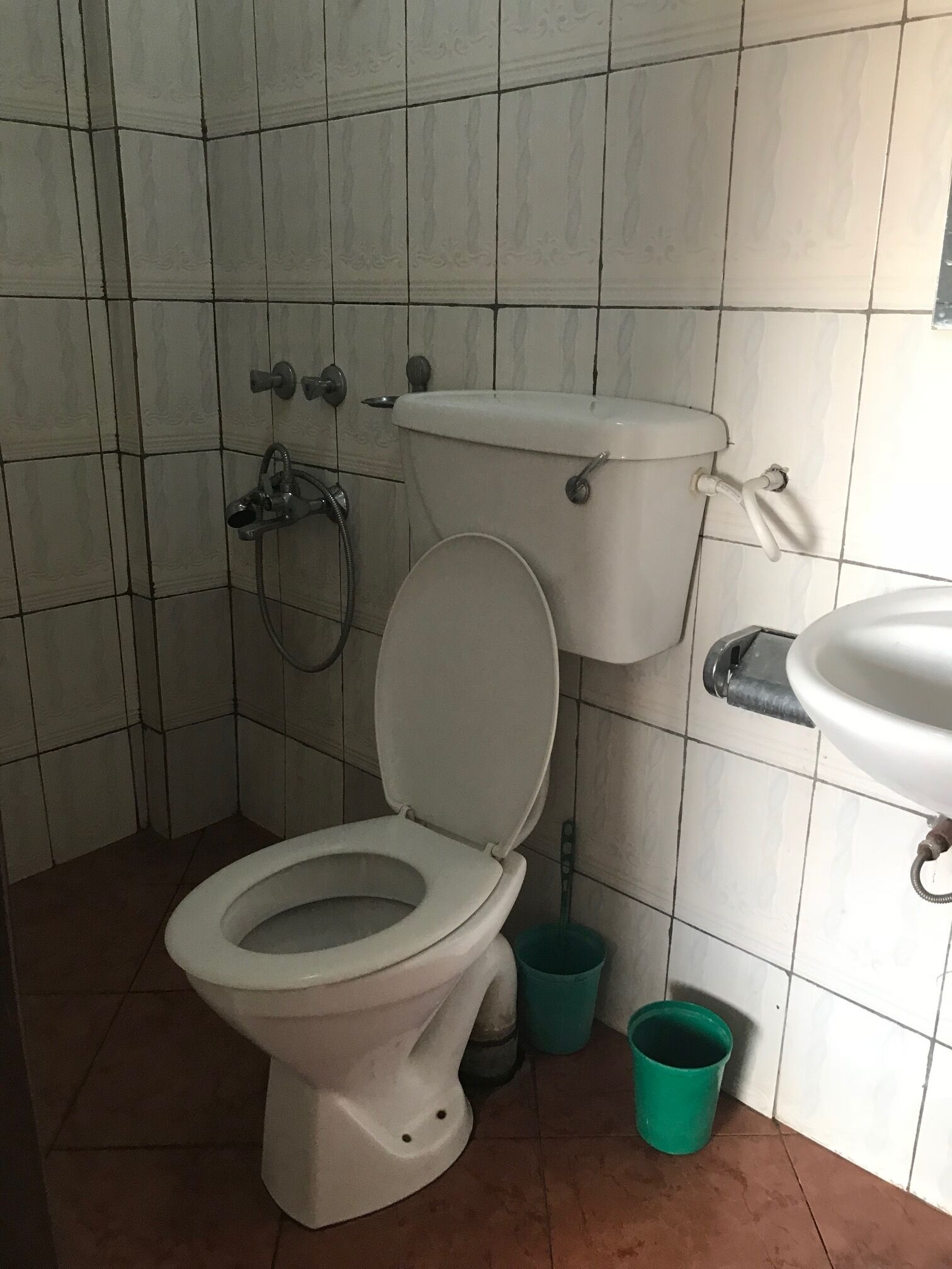 Dusj, håndklær og toalettpapir