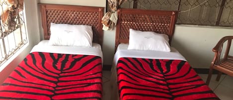 16 chambres, coffres-forts dans les chambres, accĂšs Internet