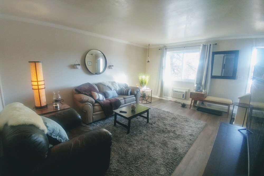 Colorful Quaint 2BR Colorado Condo / included Continental Breakfast!❤