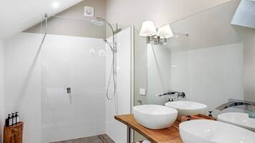 Douche, articles de toilette écologiques, sÚche-cheveux