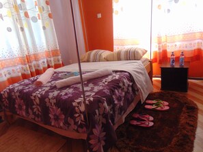 4 chambres, fer et planche à repasser, Wi-Fi, draps fournis