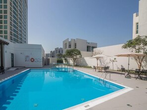 Outdoor pool - Burj Al Arab view one bedroom sleeps 4 (Al Sufouh)