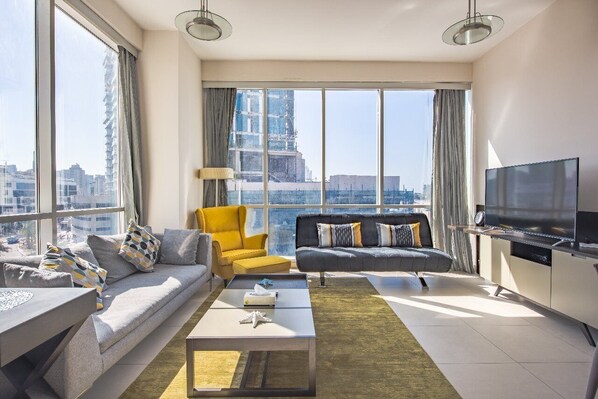 TV, books - Burj Al Arab view one bedroom sleeps 4 (Al Sufouh)