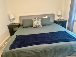 2 Schlafzimmer, Zimmersafe, Schreibtisch, Bügeleisen/Bügelbrett