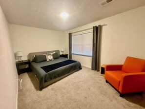 2 bedrooms, in-room safe, desk, iron/ironing board