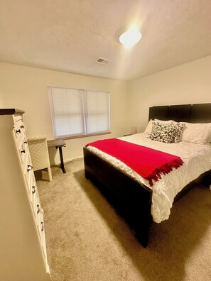 2 bedrooms, in-room safe, desk, iron/ironing board