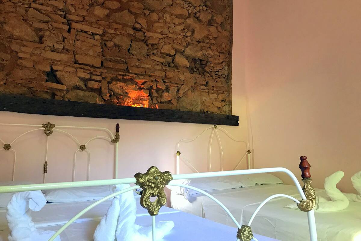 Minibar, fer et planche à repasser