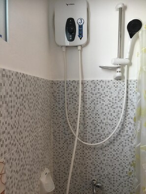 Asciugacapelli, asciugamani, sapone, shampoo