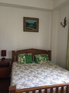 4 habitaciones, tabla de planchar con plancha, wifi y ropa de cama 