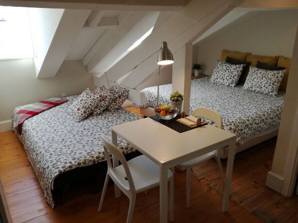 1 chambre, coffres-forts dans les chambres, fer et planche à repasser