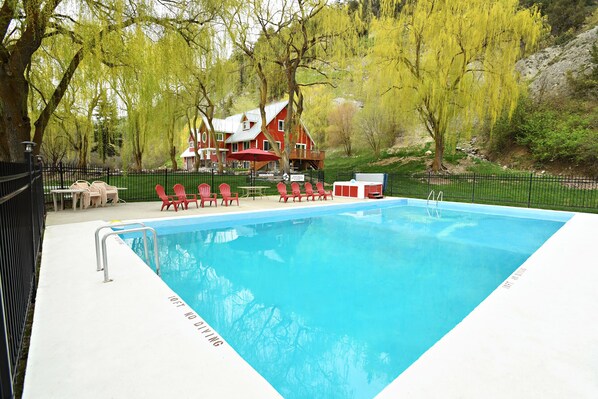 Outdoor pool, a heated pool