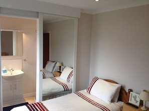 4 chambres, Wi-Fi gratuit, draps fournis