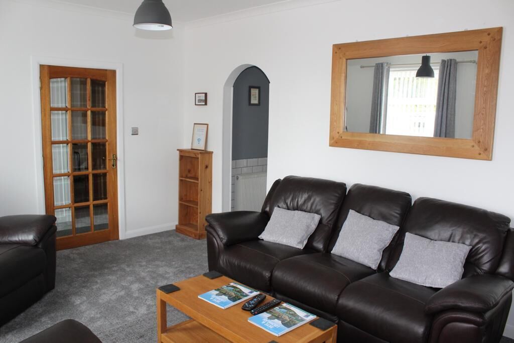 Sleeps 6: Large 4 Bedroom, 4 Bathroom House in Central Portree