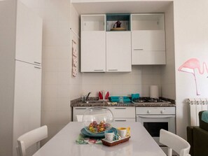 Kochgeschirr/Geschirr/Besteck