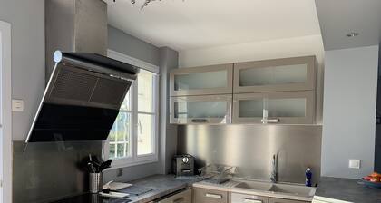Pretty renovated country house for 8 people with swimming pool, air conditioning, near calm sea