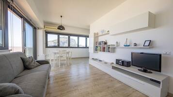 TV, libri, impianto stereo