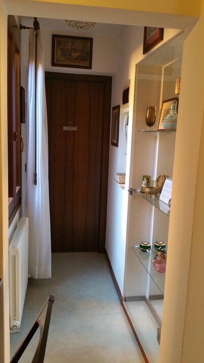 Small apartment 50 m from St. Mark's Square CIN: IT027042C13EZVRCDO