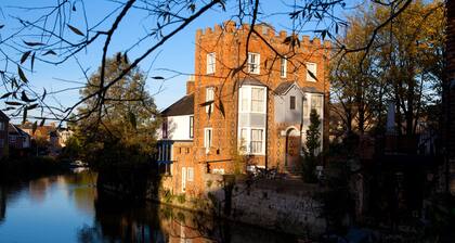 Luxury Studio on the River Thames at Folly Bridge in Central Oxford